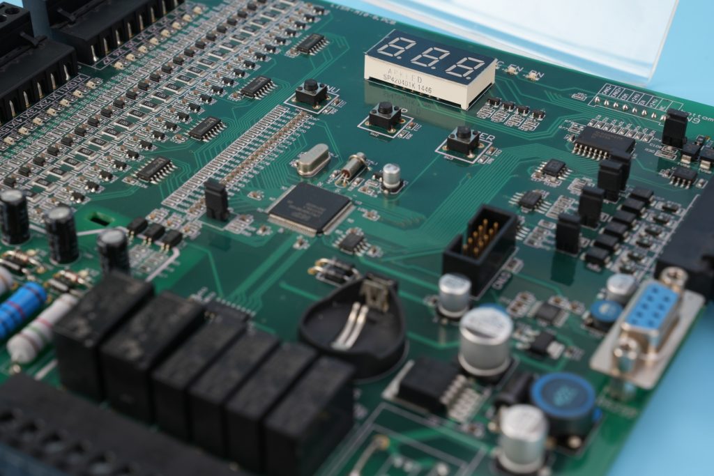 Sự khác biệt giữa PCBA và PCB là gì? PCB so với PCBA